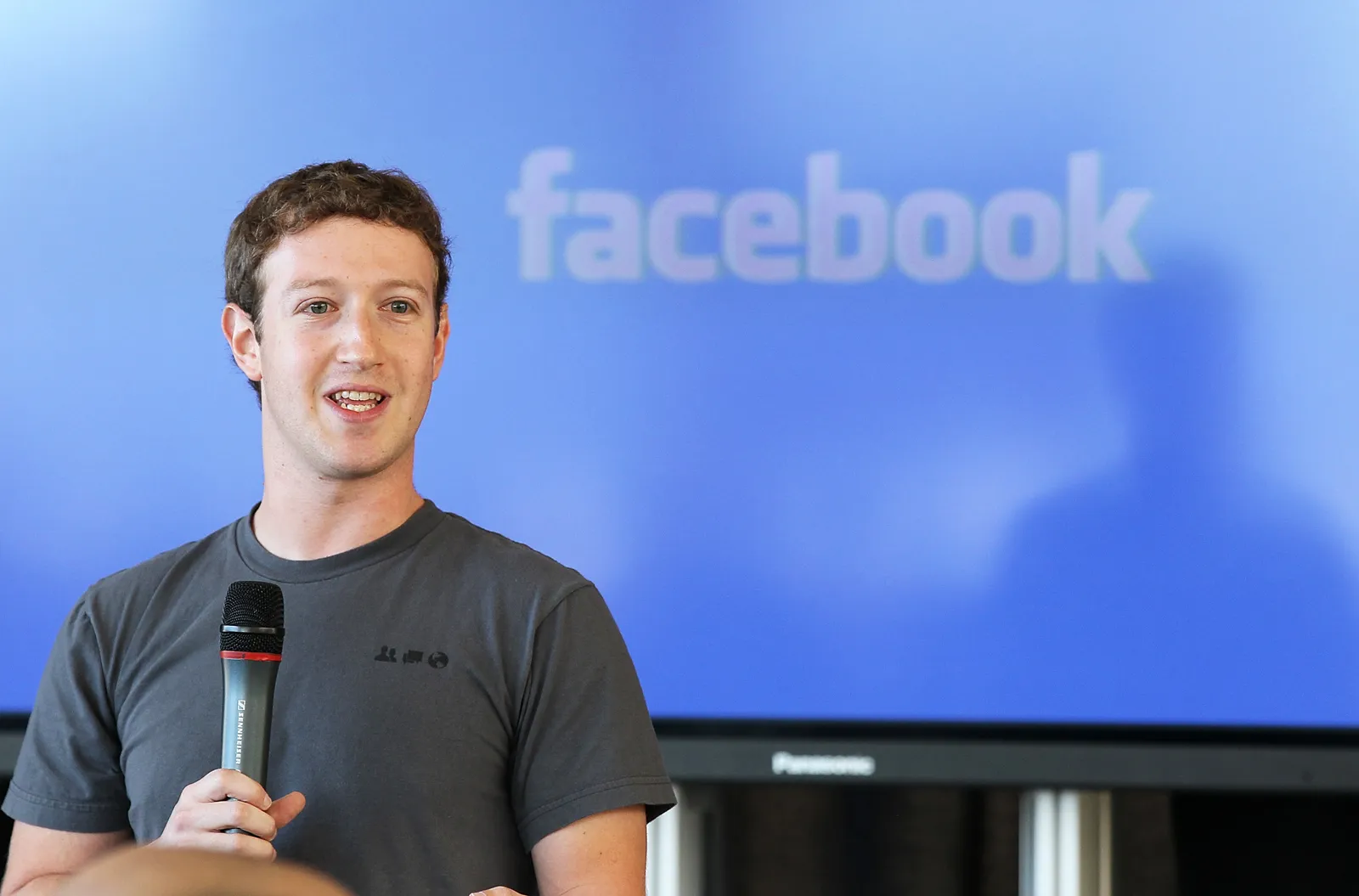 Facebook Down: Messenger and App Not Working in Huge Outage